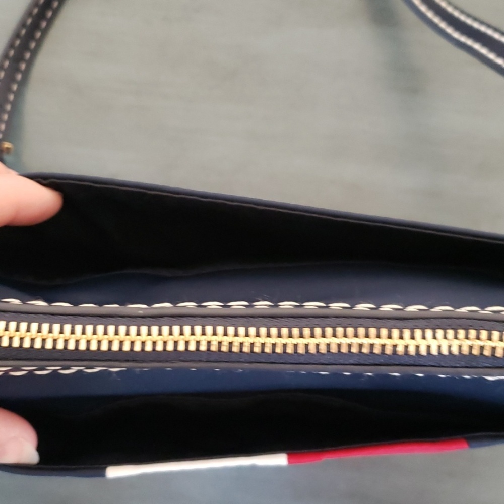 Tommy Hilfiger Purse - Picture 4 of 10